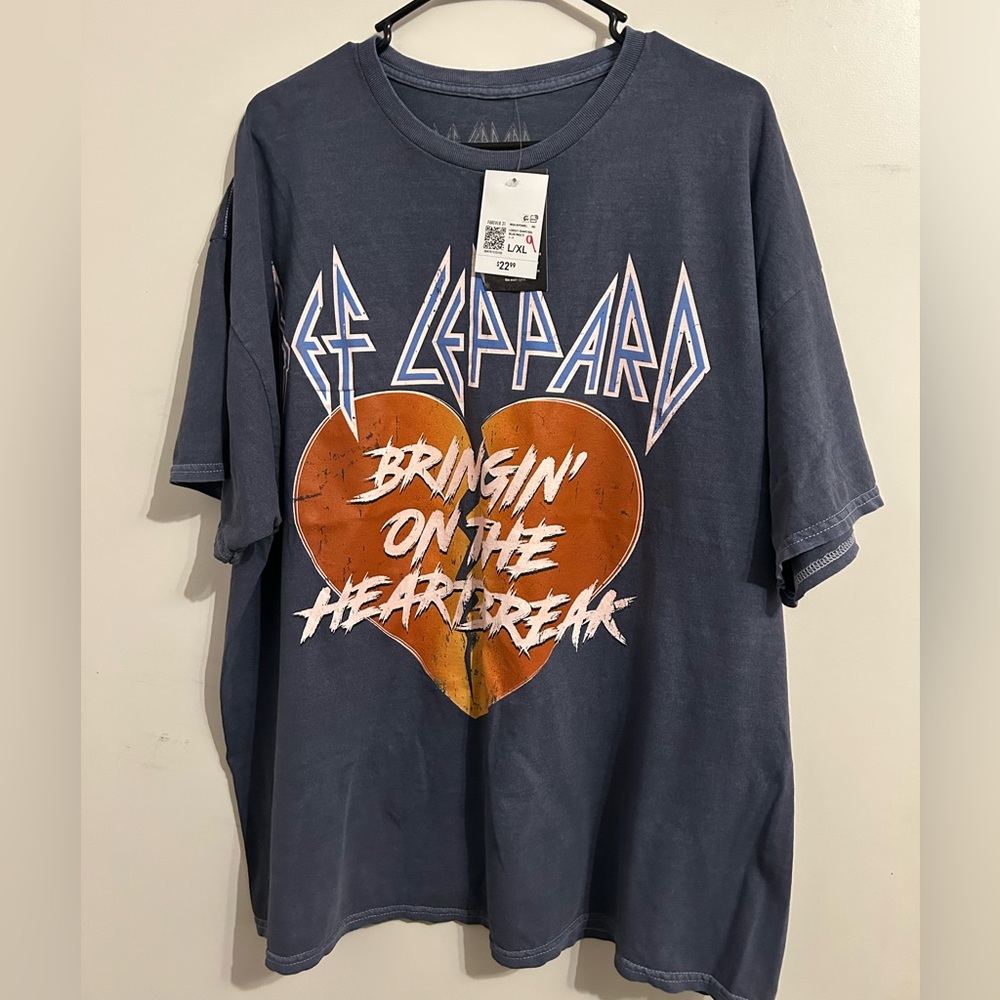 Graphic tee